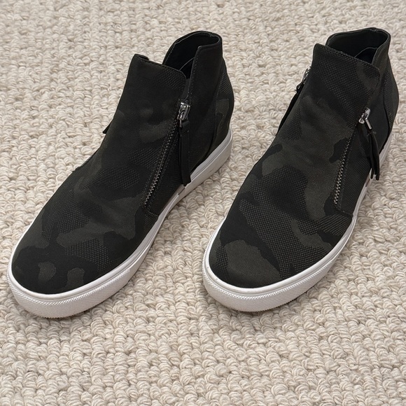 Steve Madden Loxley hidden heel wedges, camo Sz 8 - Picture 8 of 8